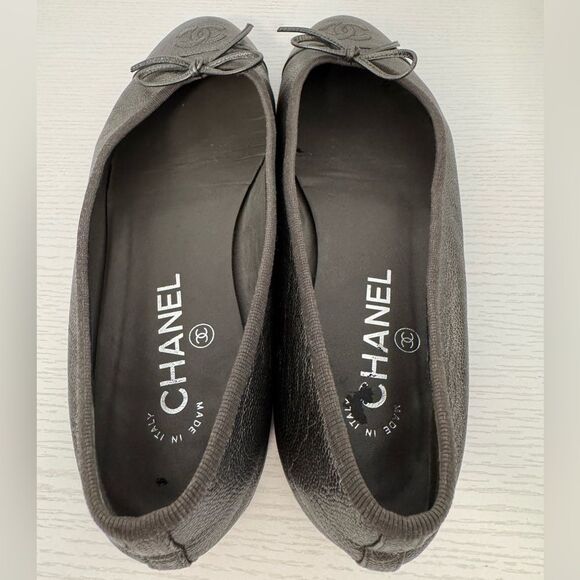 Chanel EU 39 CC Logo Dark Gray Metallic Pewter Classic Ballet Flats Authentic - Picture 4 of 8